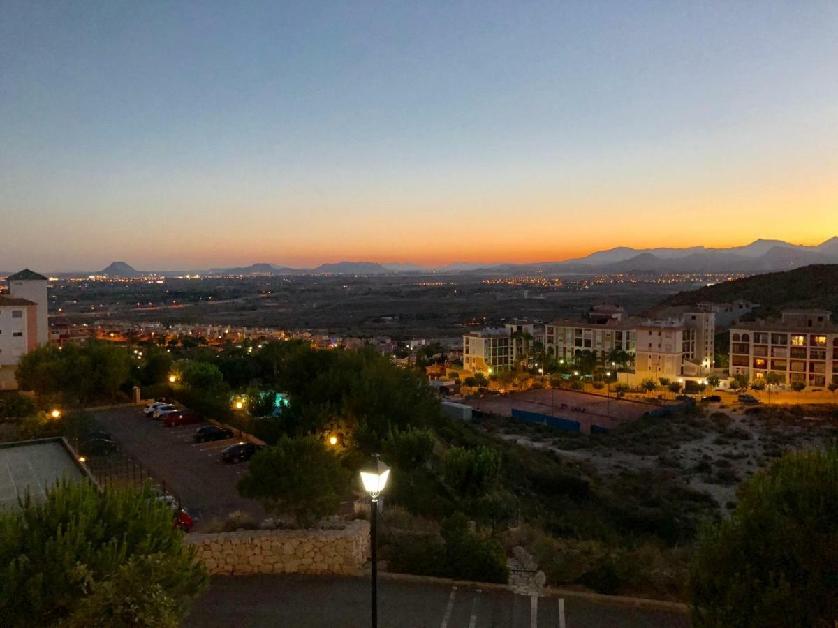 Apartament El Castillo De Bonalba Mutxamel Eksteriør bilde