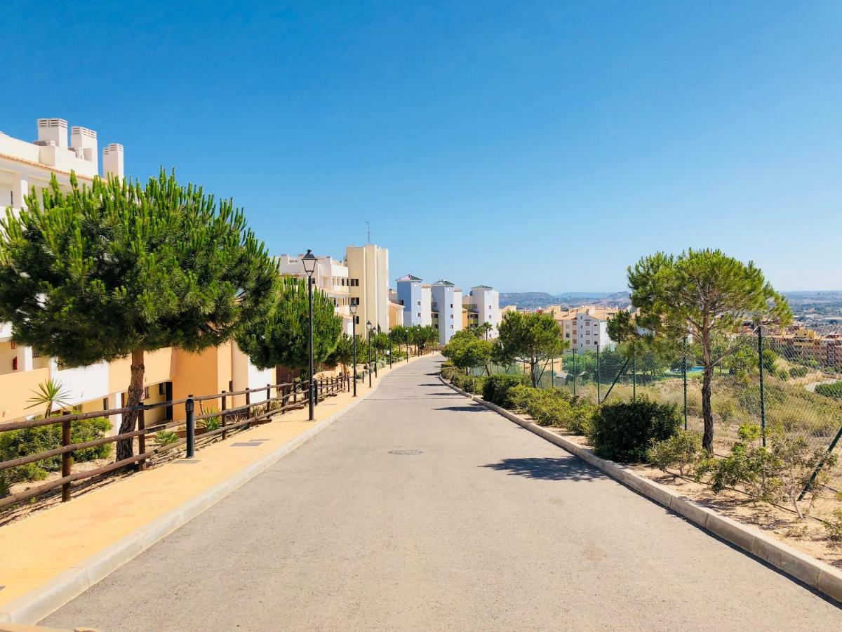 Apartament El Castillo De Bonalba Mutxamel Eksteriør bilde