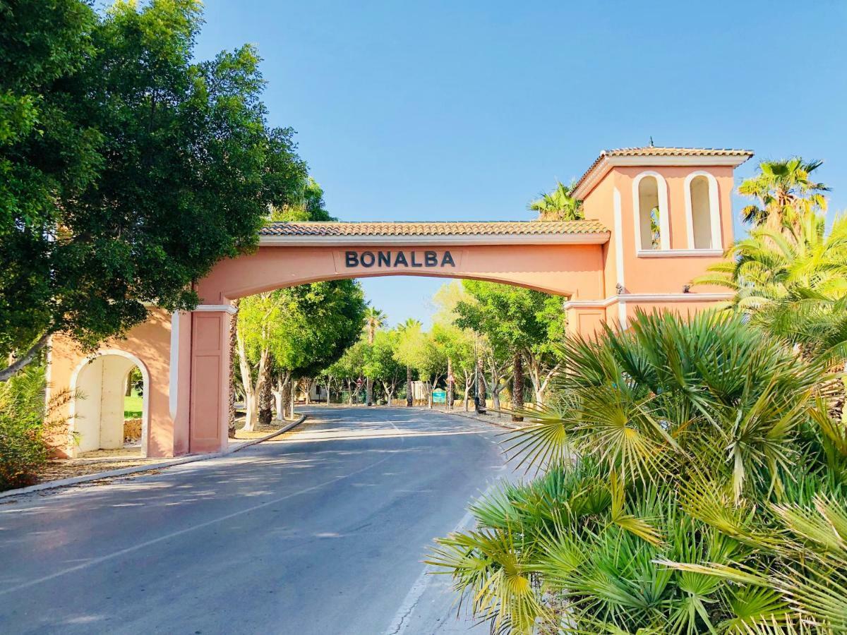 Apartament El Castillo De Bonalba Mutxamel Eksteriør bilde